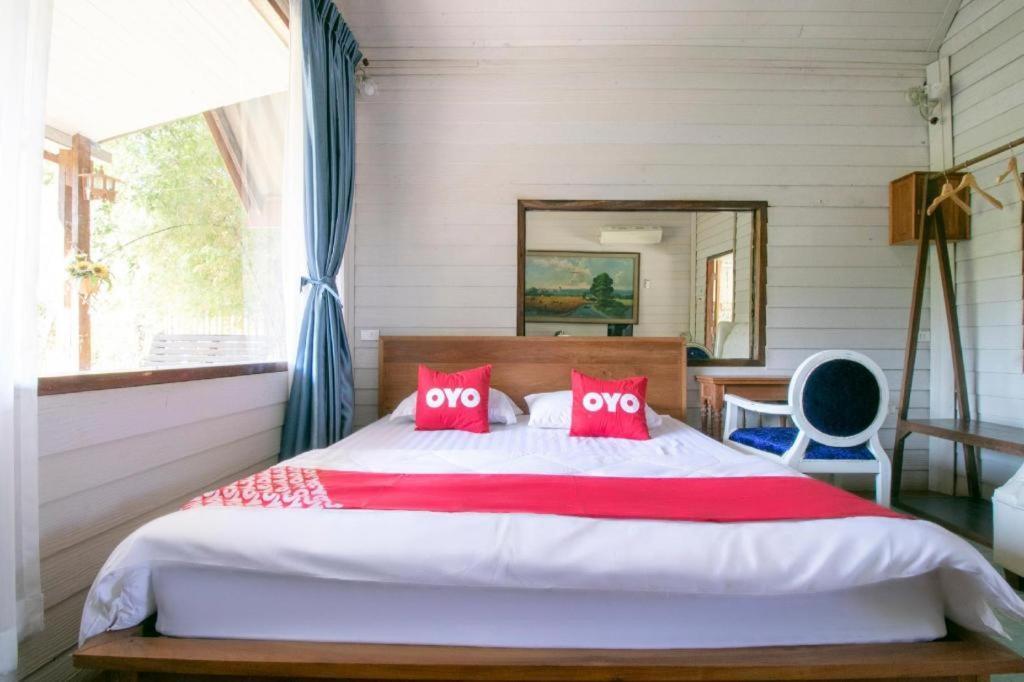 Oyo 75374 Baan Rak Mai Hotel Канчанабури Екстериор снимка