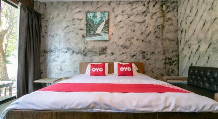 Oyo 75374 Baan Rak Mai Hotel Канчанабури Екстериор снимка