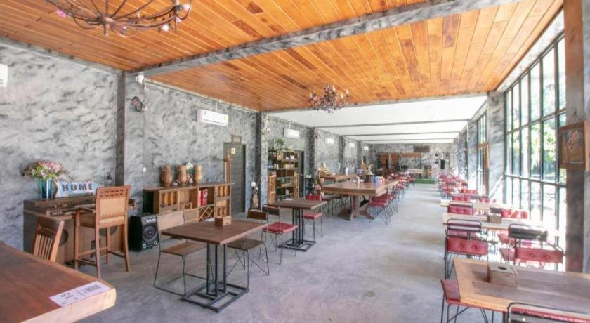 Oyo 75374 Baan Rak Mai Hotel Канчанабури Екстериор снимка