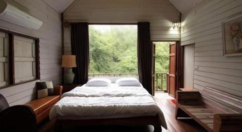 Oyo 75374 Baan Rak Mai Hotel Канчанабури Екстериор снимка